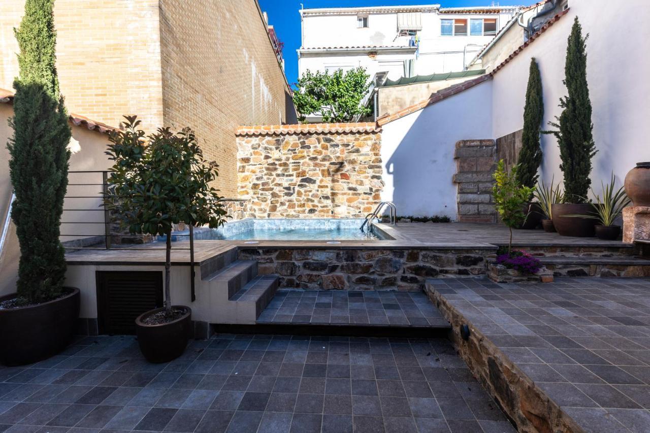 Apartamentos Turisticos De La Bernarda Cáceres Exterior photo