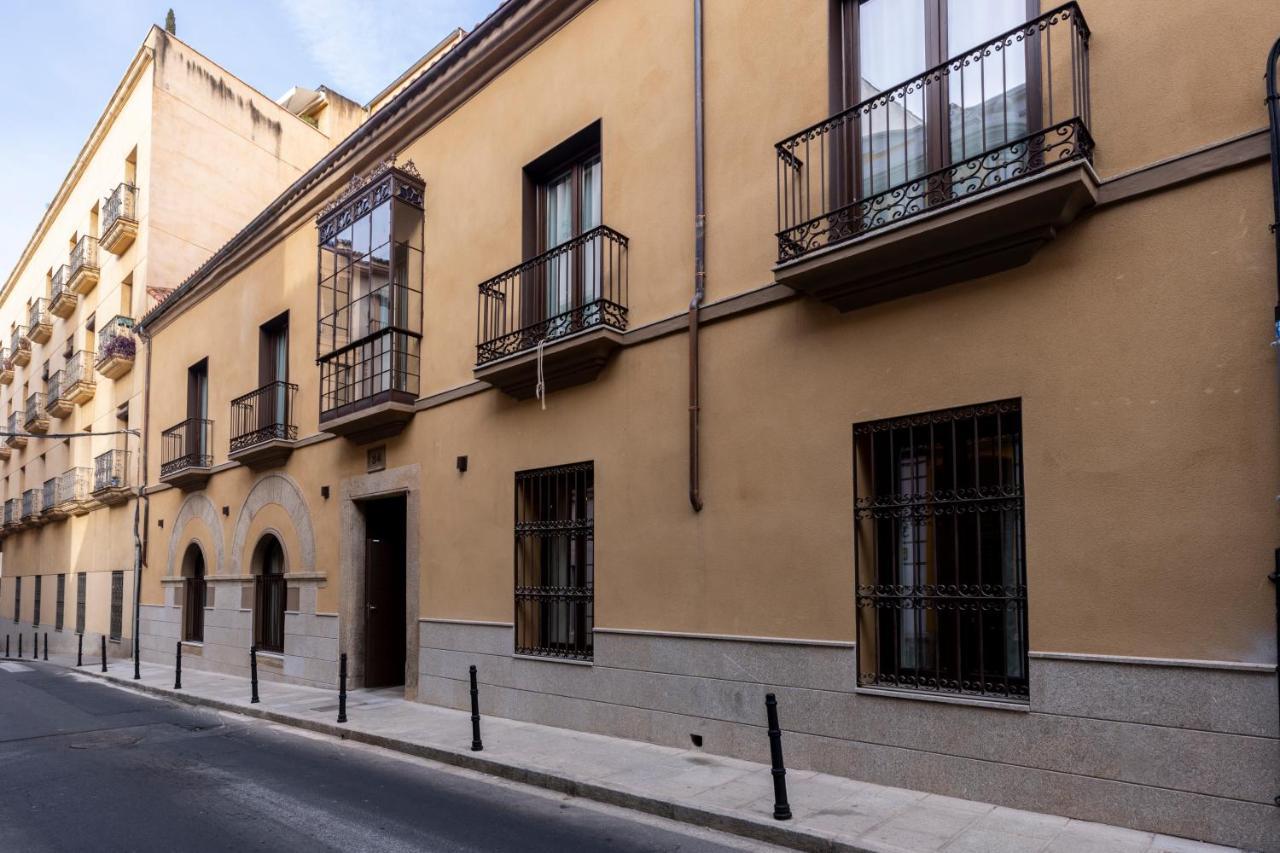 Apartamentos Turisticos De La Bernarda Cáceres Exterior photo