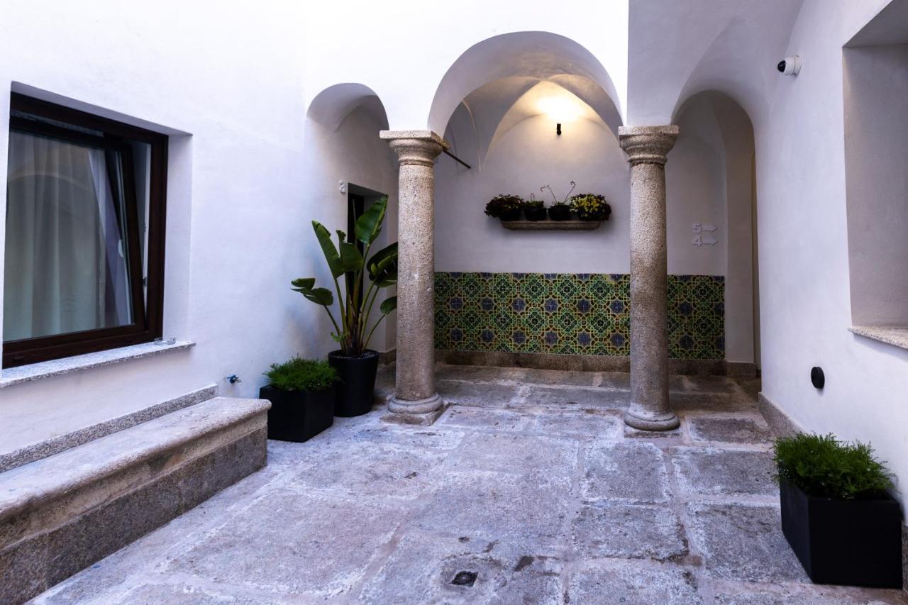 Apartamentos Turisticos De La Bernarda Cáceres Exterior photo